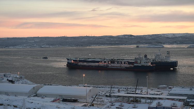 Tankschiffe der russischen "Schattenflotte" und der staatlich kontrollierten Reederei Sovcomflot halten sich nicht an diePreisobergrenze von 60 Dollar je Barrel.