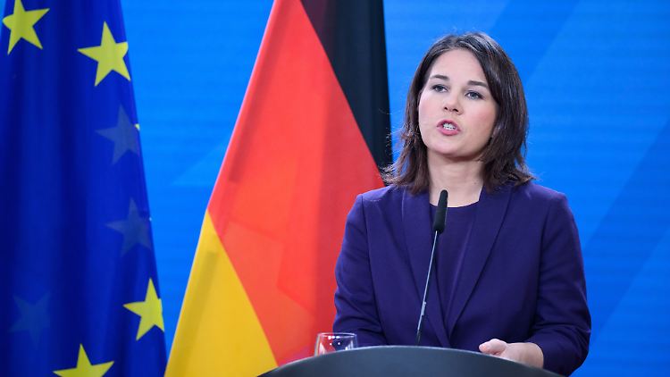 "Wir verfolgen eine feministische Außenpolitik, weil es bitternötig ist", so Baerbock.