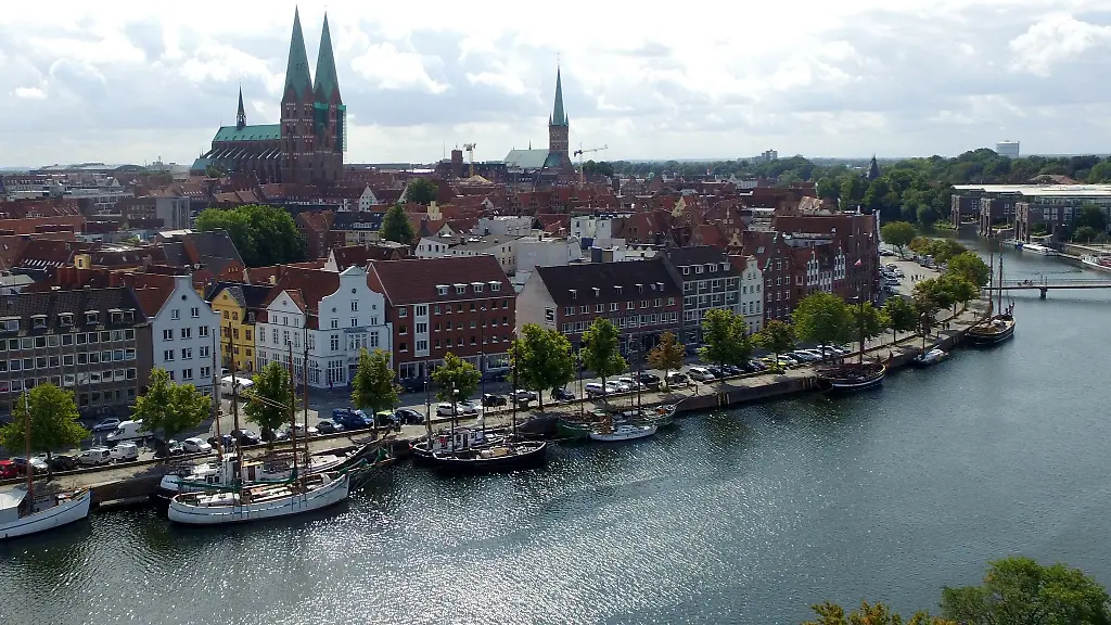 Blick-auf-die-Altstadt-an-der-Trave
