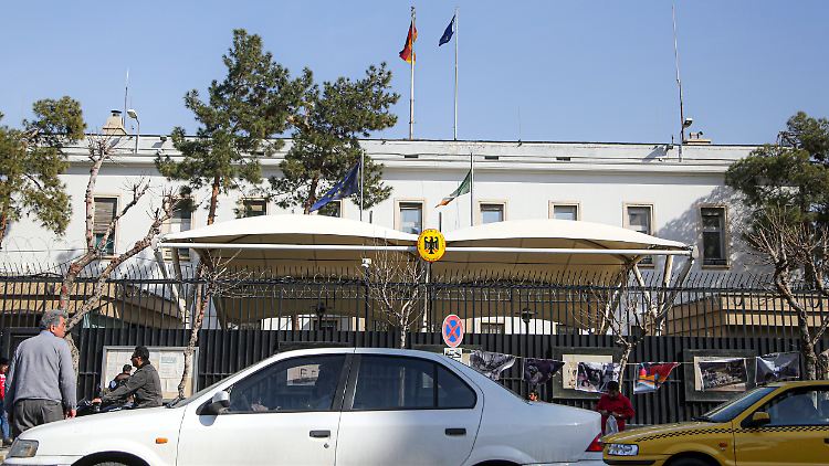 Teheran schickt zwei Mitarbeiter der deutschen Botschaft nach Hause.