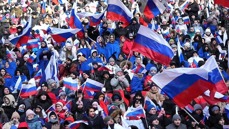 Am 22. Februar ließ Putin sich und seinen Krieg im Luschniki-Stadion in Moskau feiern. Aber wenn er dort verkündet hätte, dass der Krieg beendet wird, hätten die Massen das auch akzeptiert.