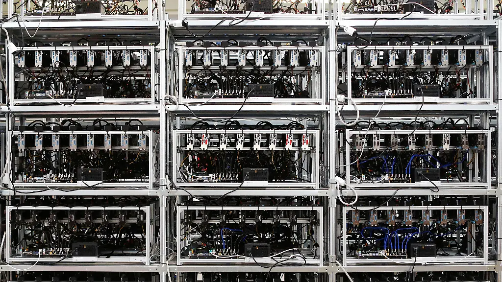 2018-05-03T103334Z-91261153-RC1C56476840-RTRMADP-3-CRYPTO-CURRENCIES-ITALY