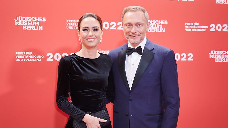 Waren sogar an Weihnachten im Pferdestall: Franca Lehfeldt und Christian Lindner. 