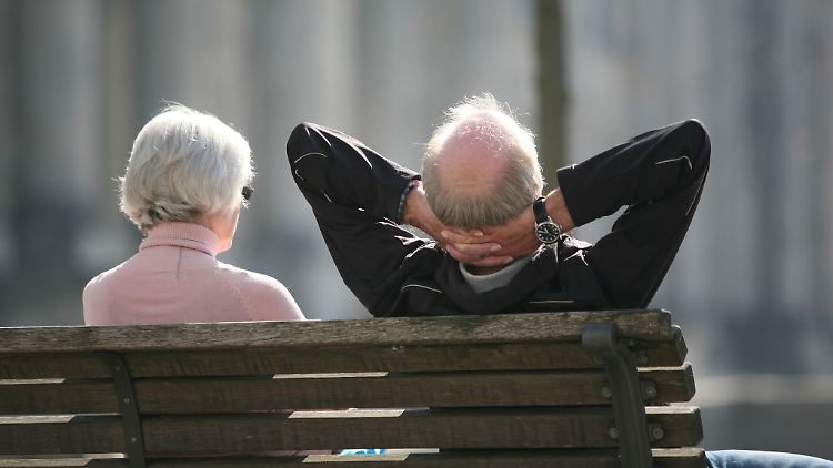 Ab Juli gilt für die Rentnerinnen und Rentner in West- und Ostdeutschland ein gleich hoher Rentenwert.