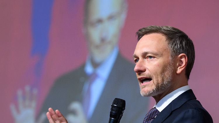 "Sie dürfen sich den Bundesfinanzminister als einen Künstler vorstellen": Lindner verspricht dem Mittelstand, dass es keine Steuererhöhungen geben wird. 