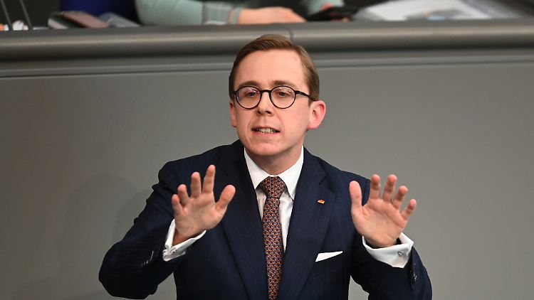 "Kein Blankoscheck": Statt der Ministerpräsidentin Schwesig, die nicht teilnahm, sprach der Vorsitzende der CDU-Landesgruppe Mecklenburg-Vorpommern, Philipp Amthor. 