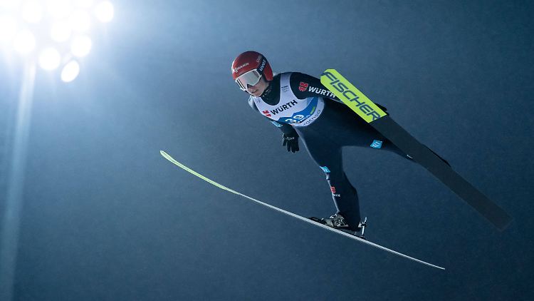 Nach dreimal Gold fliegt Katharina Althaus nun zu WM-Bronze.