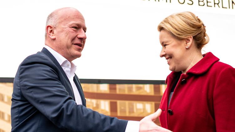Sollte es zu Schwarz-Rot in Berlin kommen, würde Regierende Bürgermeisterin Giffey (r.) ihr Amt an Wegner (l.) verlieren.  