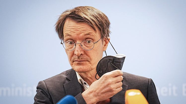 Karl Lauterbach zeigte sich bis zuletzt nur mit Maske in der Öffentlichkeit.