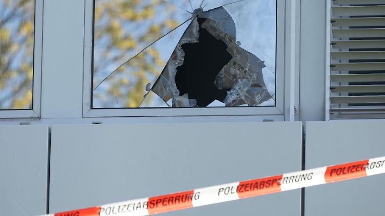 Im November warfen Unbekannte einen Brandsatz in eine geplante Flüchtlingsunterkunft in Bautzen.