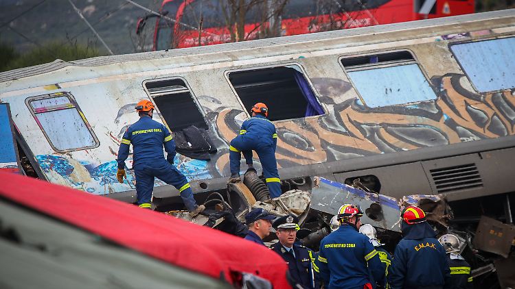 Rettungskräfte suchen noch immer nach zahlreichen Vermissten.