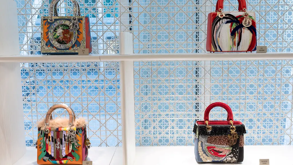 2024-04-16T155010Z-465722332-RC22L6AUFT1P-RTRMADP-3-LVMH-RESULTS