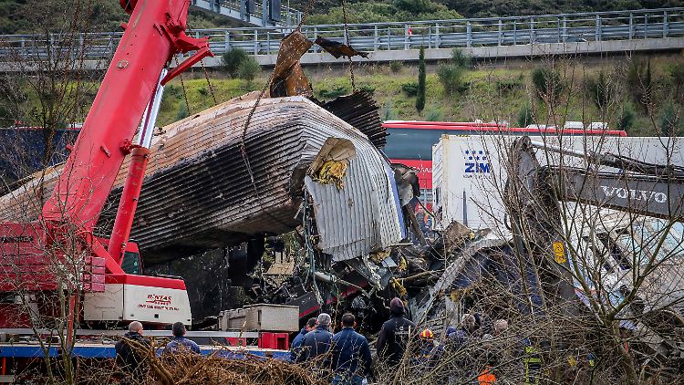 Einige Fahrgäste werden noch vermisst, andere können nur noch mittels DNA-Test identifiziert werden, da sie bis zur Unkenntlichkeit verbrannt sind.