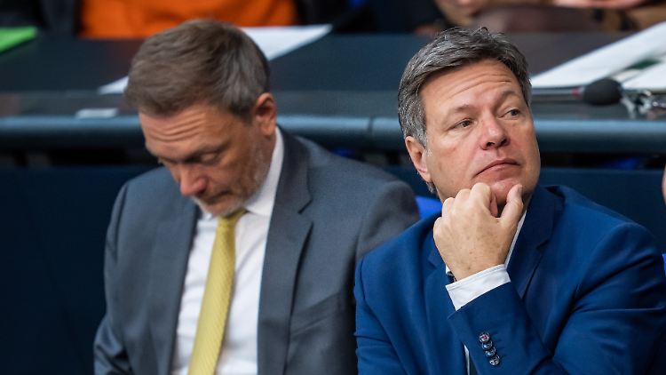 Frostiges Nebeneinander: Habeck und Lindner am heutigen Donnerstag im Bundestag. 