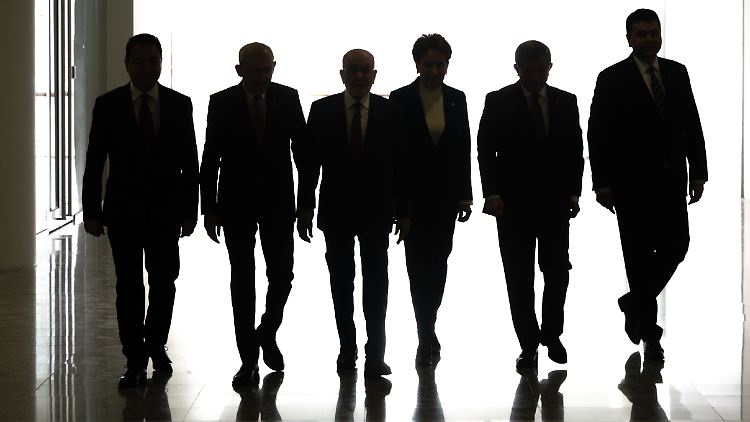 Die türkische Opposition macht gemeinsame Sache gegen Erdogan: Sechs Parteien bestimmen einen gemeinsamen Kandidaten. Der Name soll am 6. März genannt werden.   