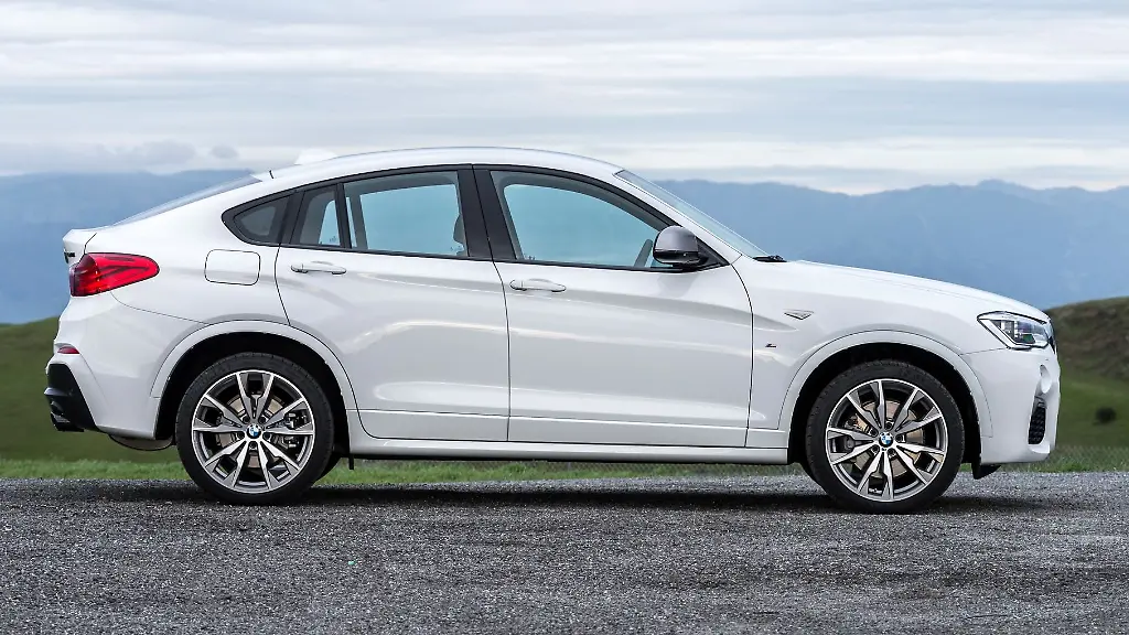 Weisses-Auto-mit-weisser-Weste-Was-ist-beim-BMW-X4-als-Gebrauchtwagen-wichtig