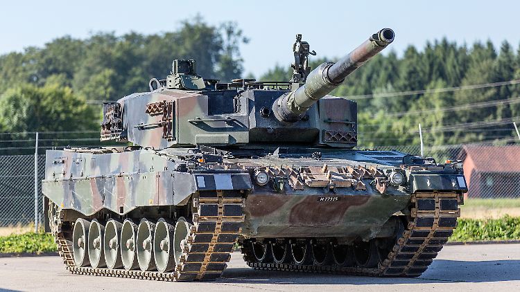 Die Schweiz übernahm in den 80er Jahren den Leopard 2 als Panzer 87 in ihre Bestände.