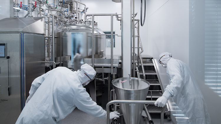 Fast alle Unternehmen klagen über hohe Energiekosten, Fachkräftemangel oder Inflationssorgen. Die Folge sind    Stellenstreichungen und Sparprogramme.  