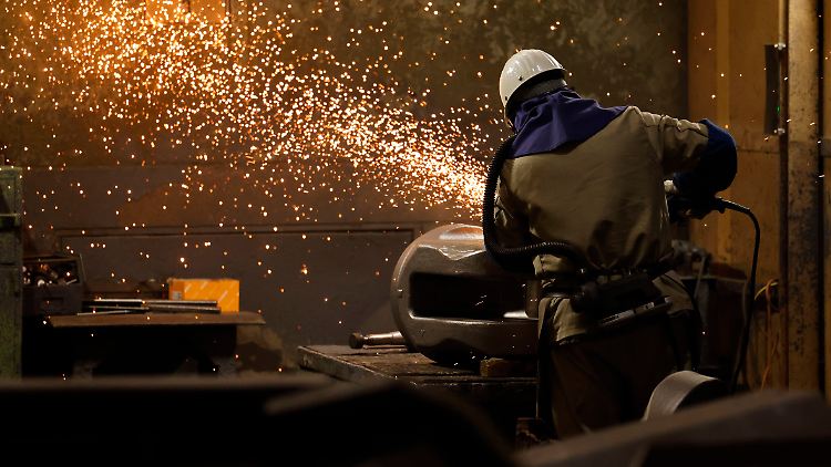 Gerade energieintensive Branchen wie Baustoffe, Metalle, Chemie und Papier haben momentan besonders zu kämpfen.