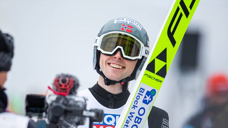 Jarl Magnus Riiber räumt in Planica alles ab.