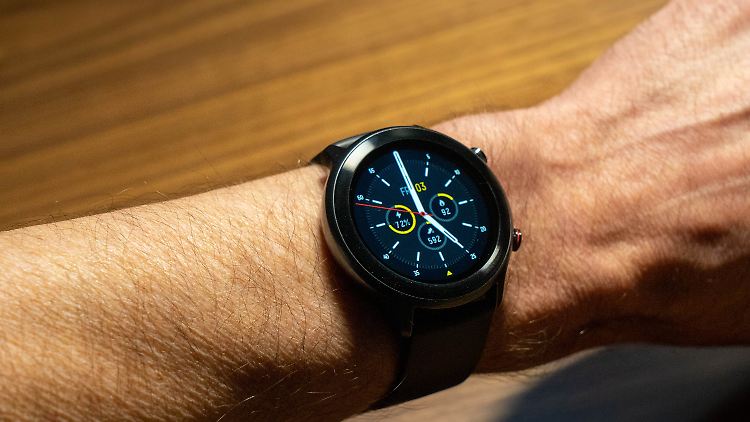 Die Doro Watch sieht nicht wie eine Senioren-Uhr aus.