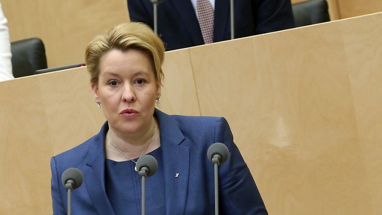 Giffey an diesem Freitag bei einem Auftritt im Bundesrat. Noch ist die SPD-Politikerin Regierende Bürgermeisterin von Berlin - doch dürfte sie das Amt bald CDU-Wahlsieger Kai Wegner übergeben.