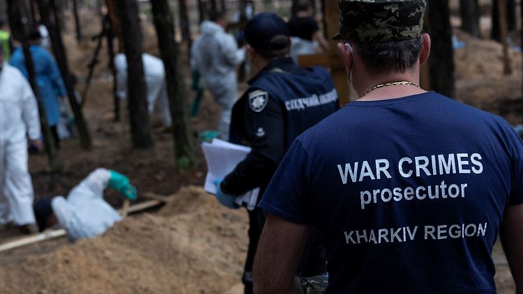 In den vom russischen Militär befreiten Gebieten finden sich Spuren zahlreicher Kriegsverbrechen.