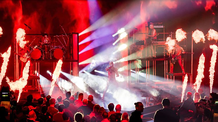 Flammendes Spektakel: "Lord of the Lost" auf der Bühne beim ESC-Vorentscheid in Köln.