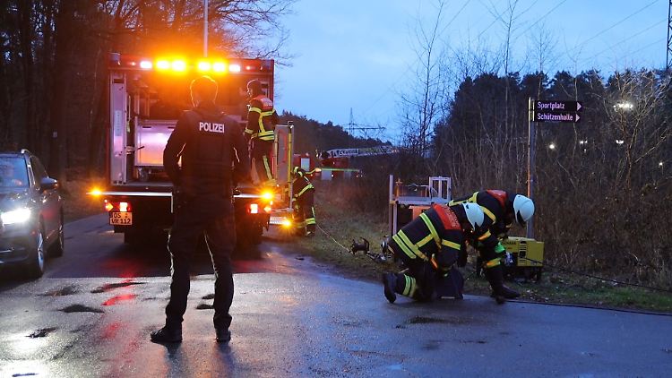 Die Polizei sperrt den Bereich um das Schützenhaus großflächig ab.