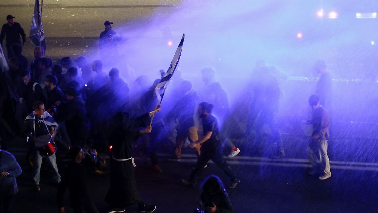 In den vergangenen Tagen kam es zu gewalttätigen Auseinandersetzungen zwischen der Polizei und Demonstranten.