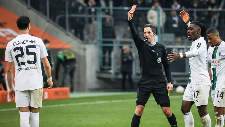 Das war Teil zwei: Ramy Bensabaini sieht Gelb-Rot. 