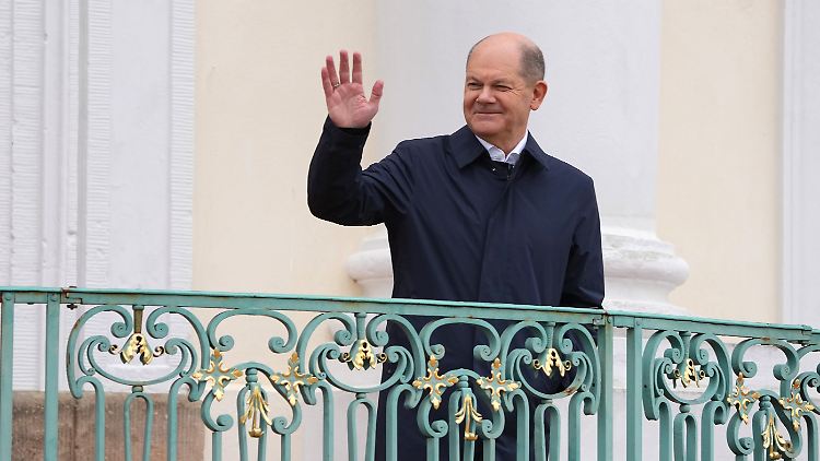  "Wir werden zunächst einmal darüber reden, wie eine Gesellschaft, die so viel vor sich hat, zuversichtlich sein kann", so Scholz.