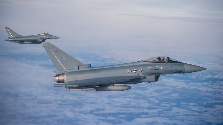 Zwei deutsche Eurofighter über Estland. 