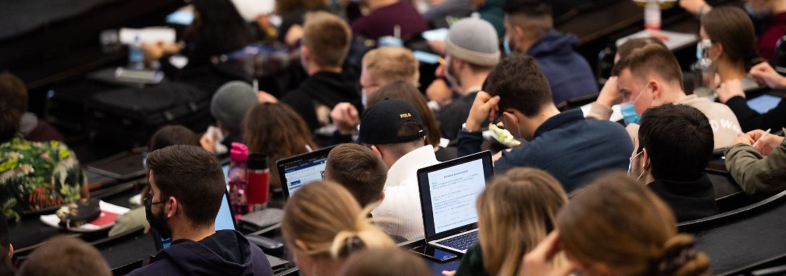 Dürfen sich ab März über eine 200-Euro-Einmalzahlung freuen: Studierende in Deutschland.