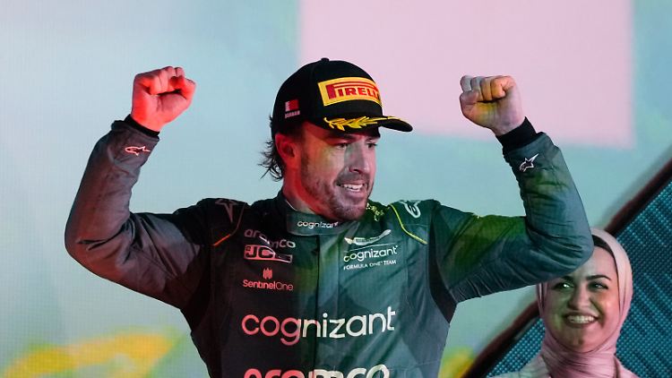 Mit einem Platz auf dem Podium startet Alonso in seine 20. Formel-1-Saison.