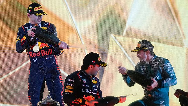 Fuhr zum Saisonauftakt gleich auf das Podium: Fernando Alonso (rechts).