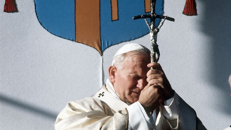 Einen Priester soll Johannes Paul ll. sogar weiterempfohlen haben, obwohl er über dessen Taten informiert war.