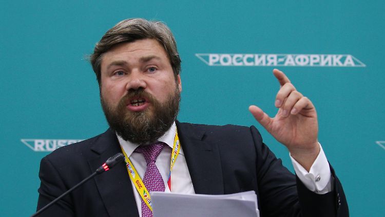 Dem 48-Jährigen Malofejew gehört unter anderem ein Investmentfonds und ein Fernsehsender, in dem der russische Angriffskrieg unterstützt wird.