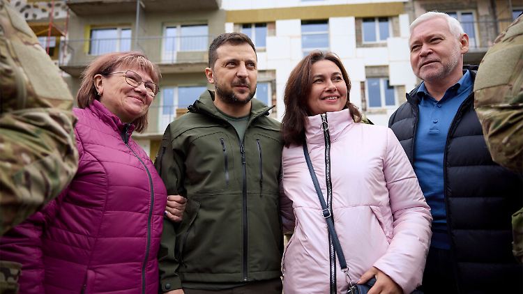 Präsident Selenskyj legt bis heute großen Wert darauf, mit der Bevölkerung in Kontakt zu bleiben.