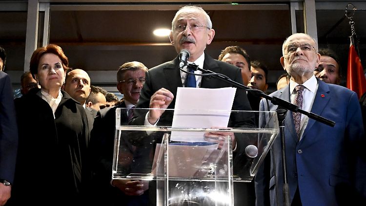 Die Opposition hat in Aussicht gestellt, nach der Wahl zur Demokratie zurückzukehren, wenn sie diese gewinnen sollte.