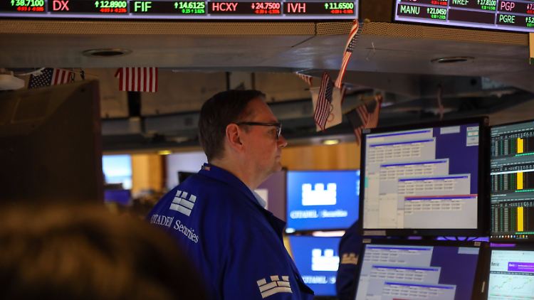 Abwarten ist an der Wall Street am Montag angesagt.