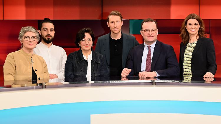 Nicht alle Kommunen hätten Probleme, betont Haßelmann. Regensburgs Landrätin Schweiger fand eine pragmatische Lösung für die Geflüchteten. 