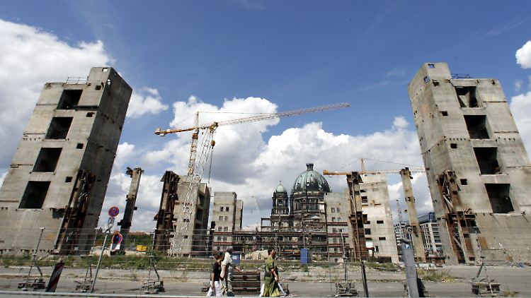 Im Januar 2006 wurde der Abriss des Palastes der Republik beschlossen.