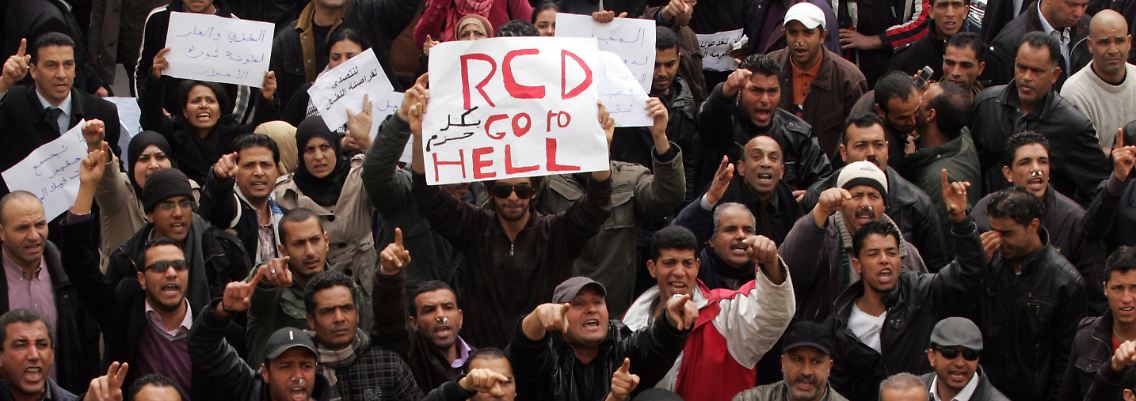 Klare Aufforderung bei einer Demo in Tunis: Die Partei RCD soll verschwinden.