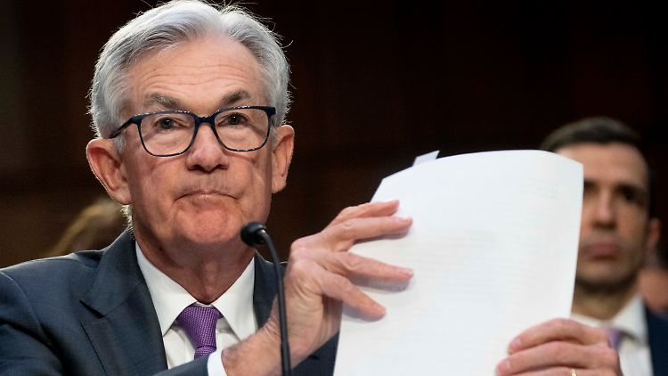 Es wird ein langer und holpriger Weg raus aus der hohen Inflation: Fed-Chef Powell unterrichtet den US-Kongress.