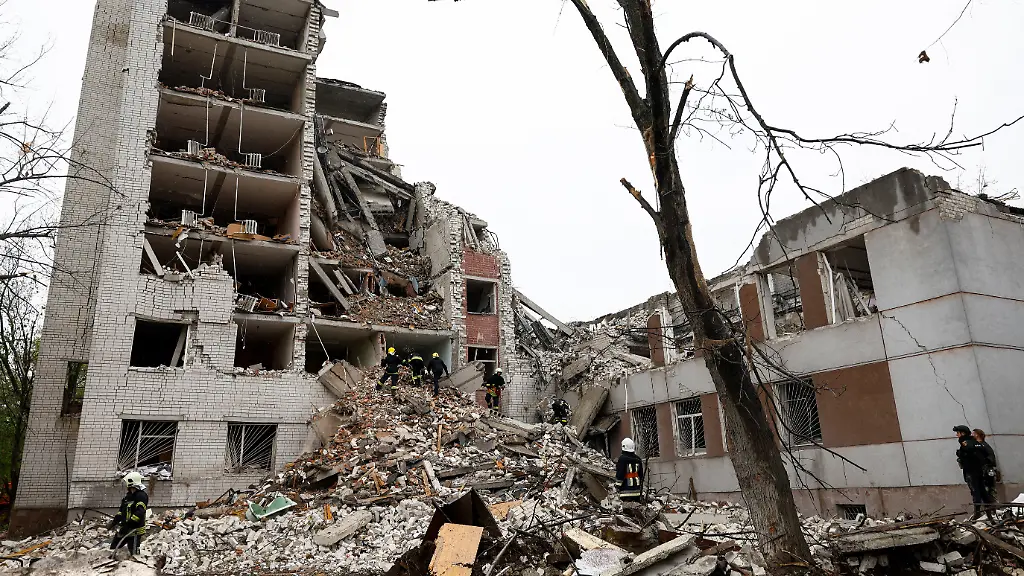 2024-04-17T093314Z-1945864467-RC2987AY2AFT-RTRMADP-3-UKRAINE-CRISIS-ATTACK-CHERNIHIV