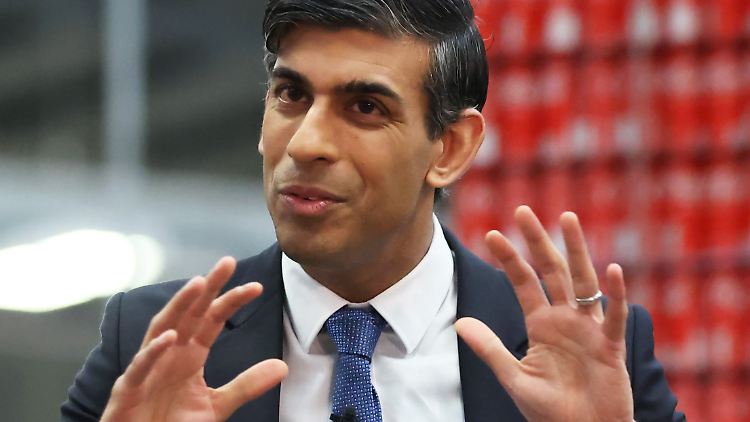 Der britische Premier Rishi Sunak will trotz rechtlicher Bedenken das Asylrecht in Großbritannien deutlich verschärfen. 