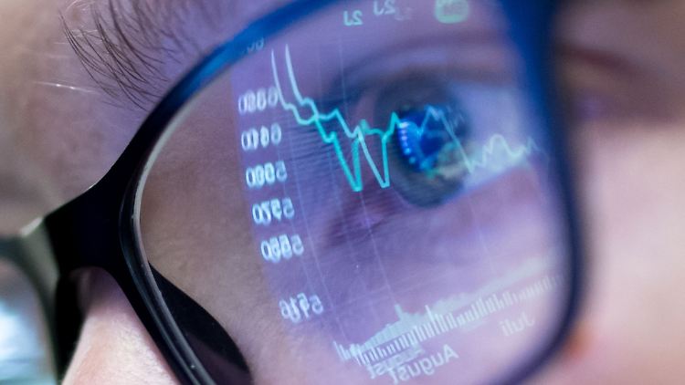 Aktien auf Talfahrt? Verlustreiche Verkäufe können zumindest noch steuerliche Vorteile bringen.