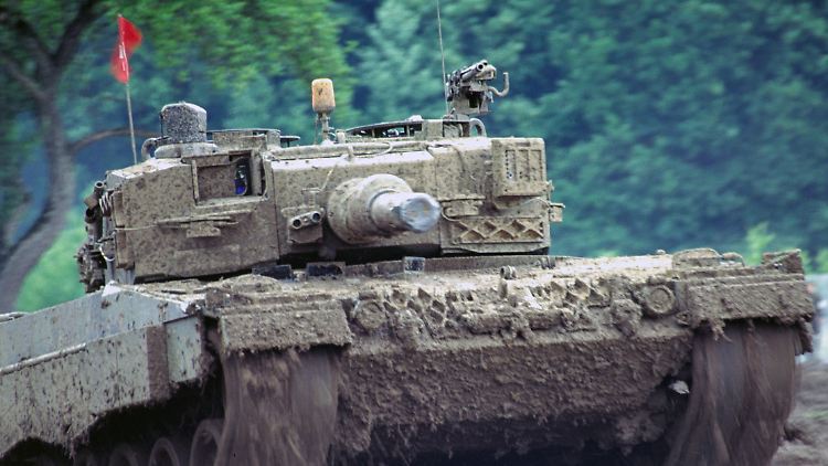 Zwischen 1987 und 1993 hatte die Schweiz insgesamt 380 Leopard-2-Panzer aus Deutschland gekauft.