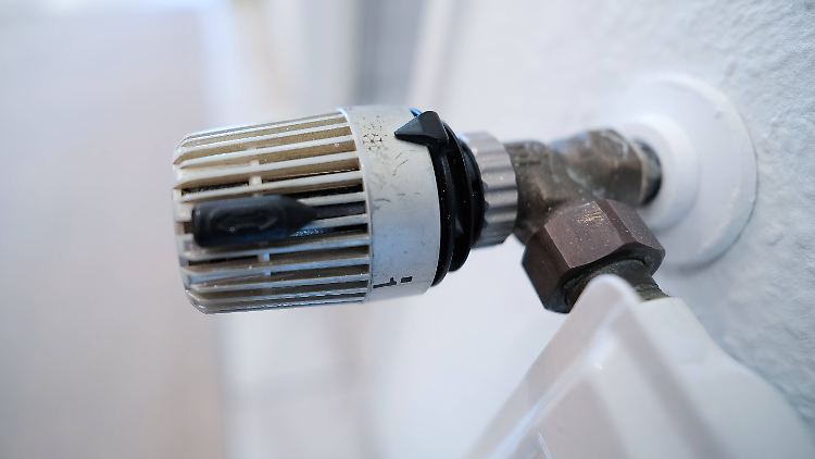 Im Koalitionsvertrag ist das 65-Prozent-Ziel für neue Heizungen eigentlich erst ab Anfang 2025 festgeschrieben.
